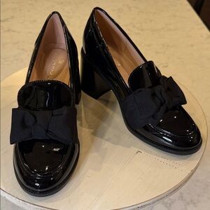 Bandolino Glossy Black Loafers with Bow Accent